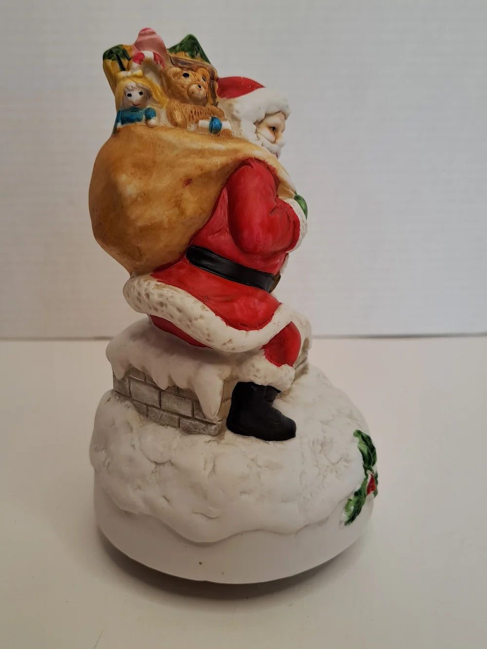Vintage Silvestri Rooftop Santa Claus is Coming to Town Music Box Figurine